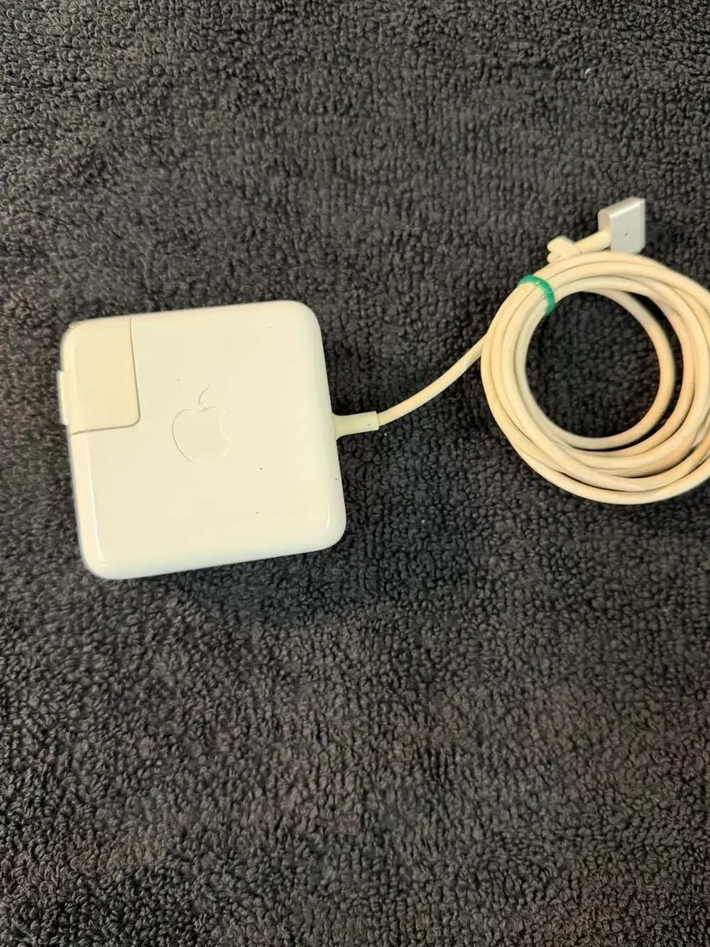Apple 45W MagSafe 2 Power Adapter Model A1436 for MacBook Air tested